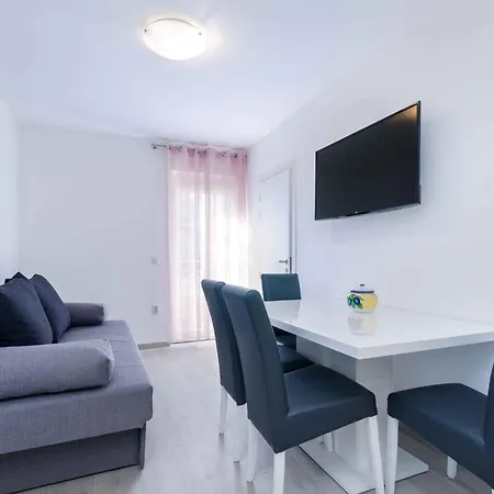 Apartment In 39058 Crikvenica